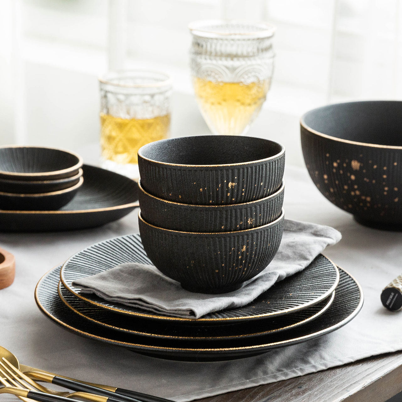 Nordic Black Gold Trim Dinner Plates